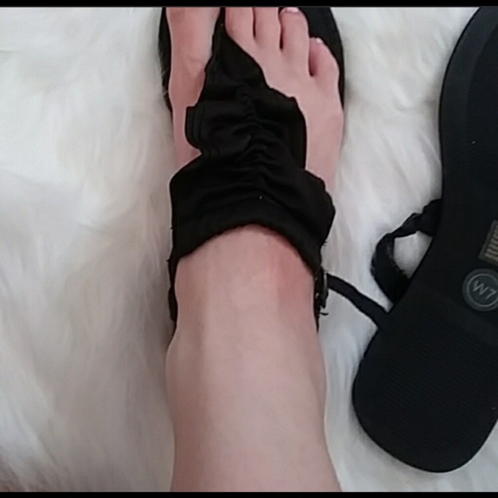 Gap ruffle sandal